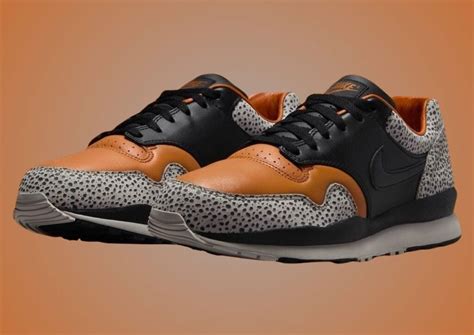 nike air safari zwart|nike safari og black monarch.